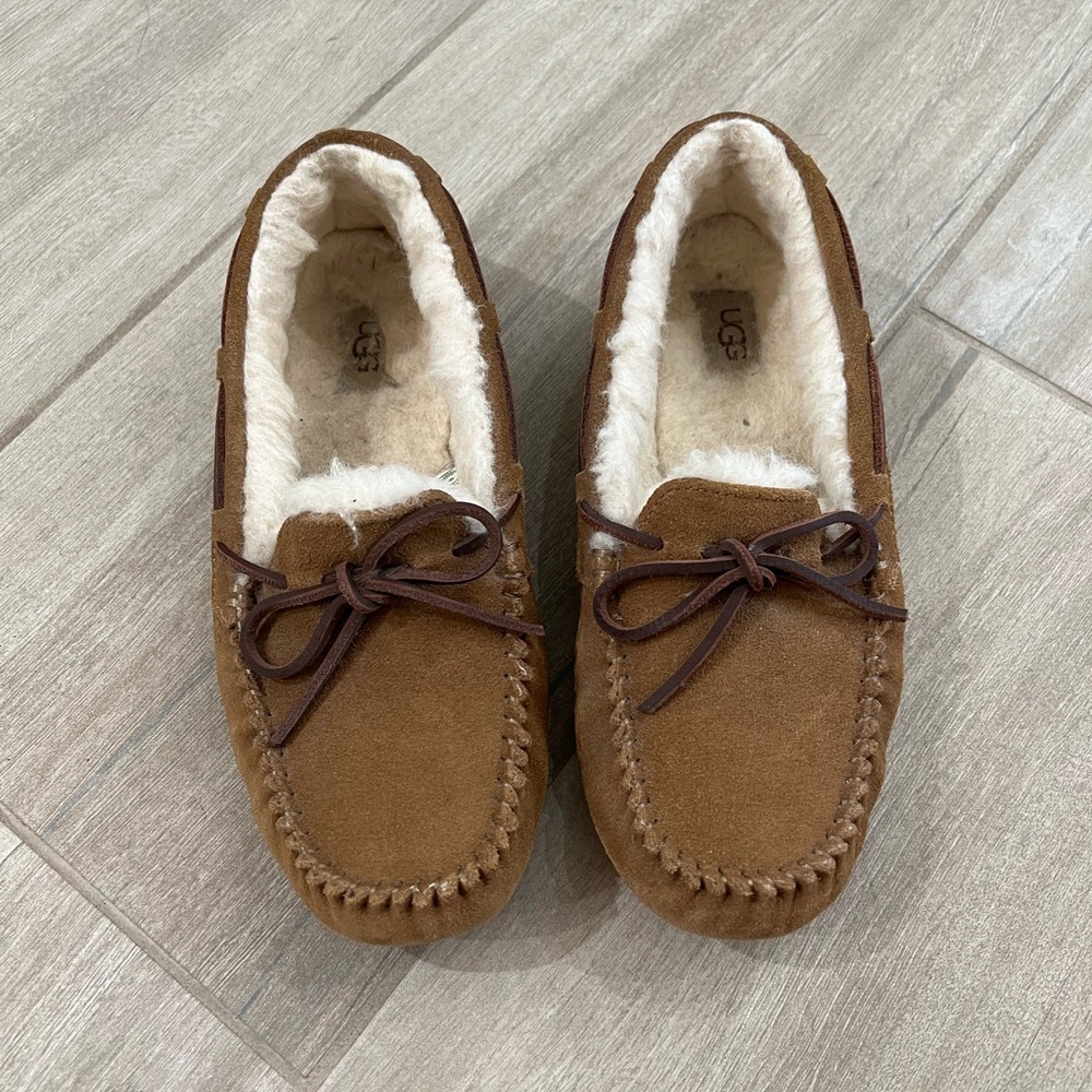 Ugg Dakota moccasins